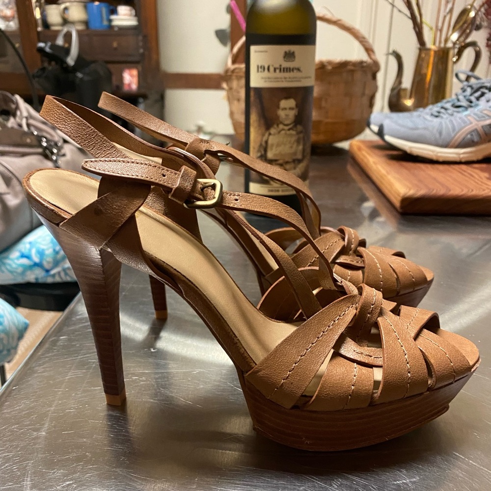 BRAND NEW NWT Stuart Weitzman heels